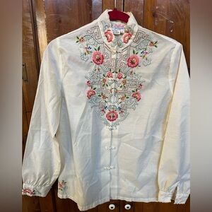 Absolutely exquisite Daffodil vintage hand embroidered top size L